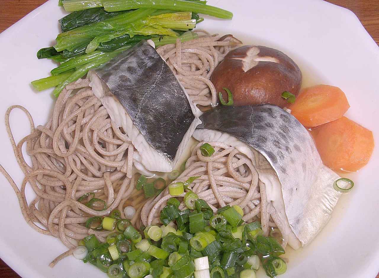 旬のサワラを割烹の味で信州蒸し＆幽庵焼き。春の魚を粋にいただく【釣り師のレシピ】