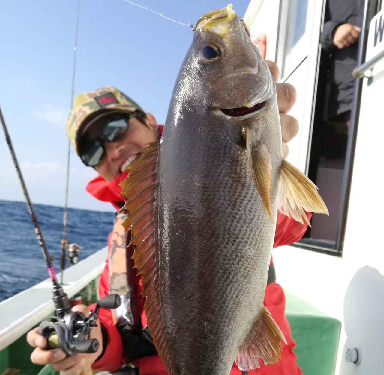SLJの釣り方は“落として巻いて適当にシャクるだけ”で簡単に釣れちゃう!? トモ清水が徹底解説!!