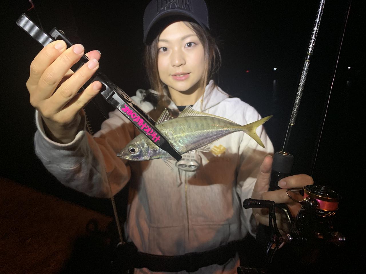 常夜灯の色は夜釣りのアジングに影響ある？ 白とオレンジどちらが良いか
