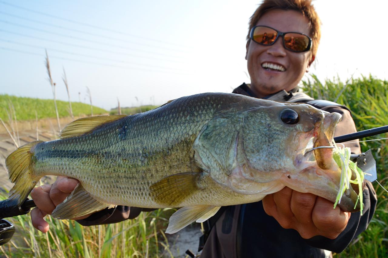 【勝者の切り札】琵琶湖野郎キムケンの“怒らせ系ブレーデッドジグ”が炸裂!! 陸王ウイニングルアー列伝 Vol.2