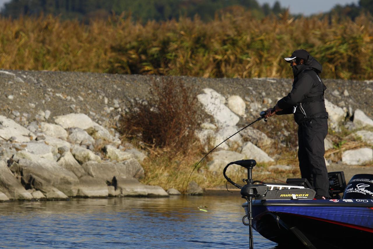 菊元俊文直伝q A 強風時に 巻き物ルアー が効く理由 バス釣り初心者必読 特選一刀両断 ルアマガプラス