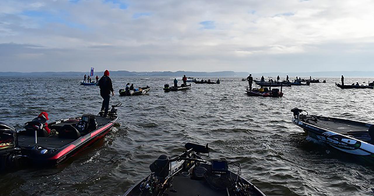 “アメリカンドリーム”トーナメント同船レポート〈その2〉【琵琶湖ガイド・杉村和哉はアメリカバスの夢を見るか？】（232ページ目）