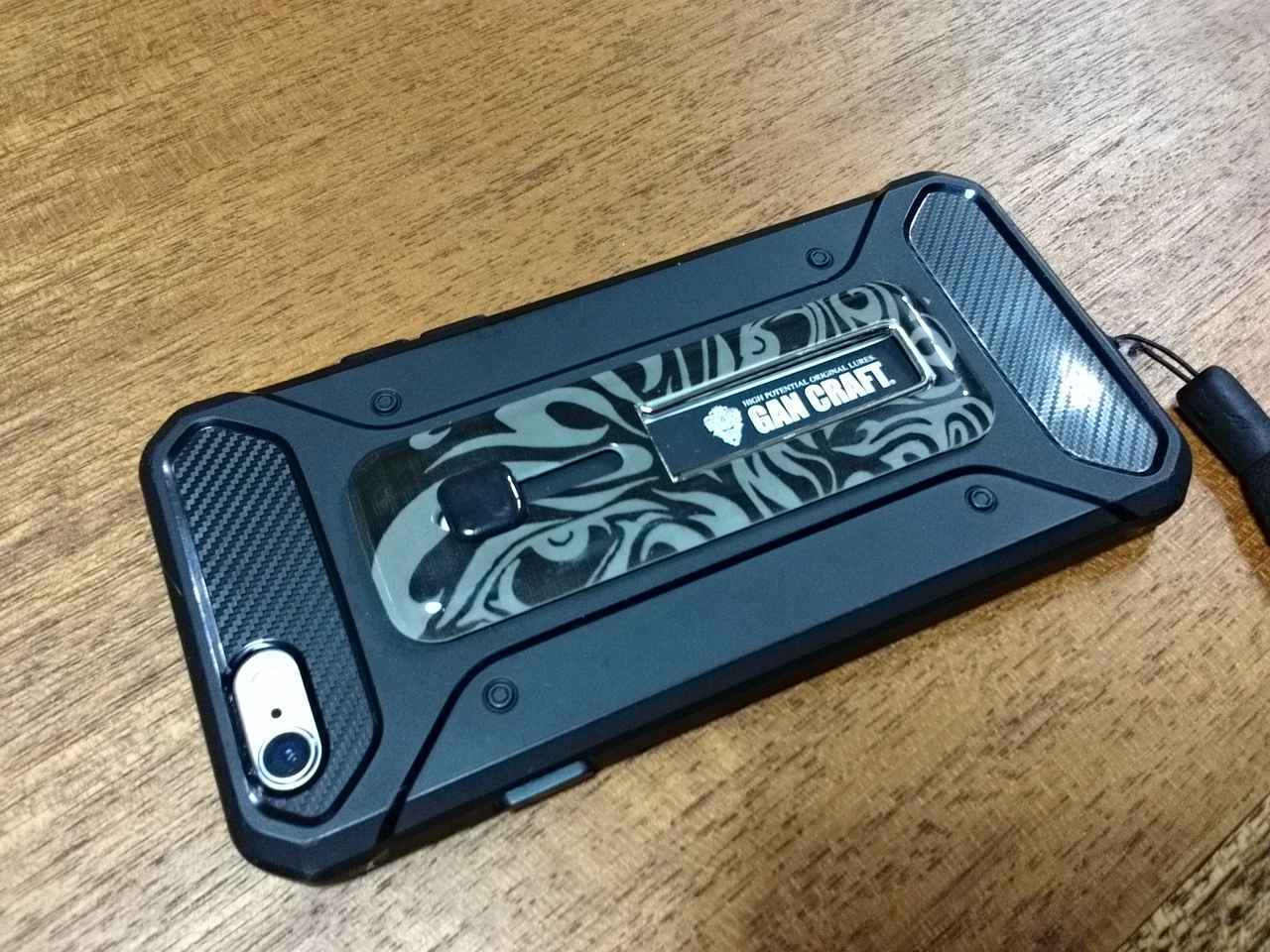 魚持ち自撮りに最適！ 釣り人必携のスマホ便利アイテム”スマートグリップ”