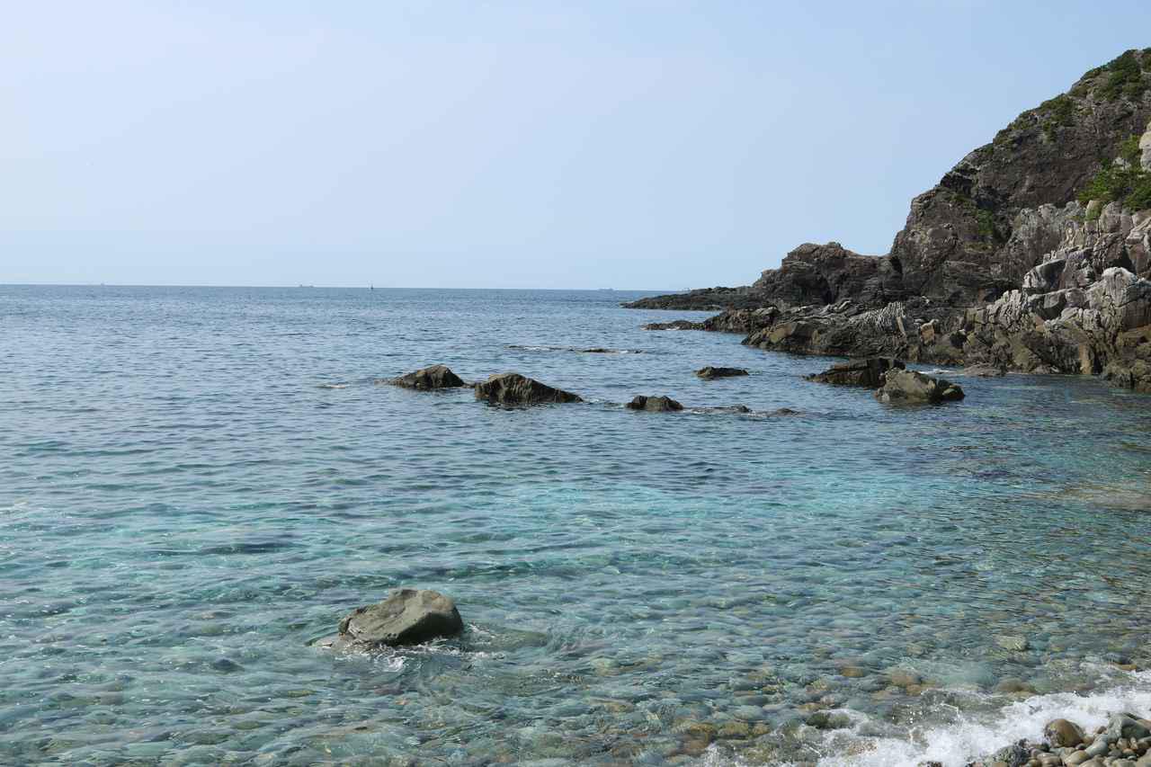 ヒラメ釣りの有望スポット「岩礁サーフ」の攻略法！ 豊富な変化に居着くヒラメの狙い方