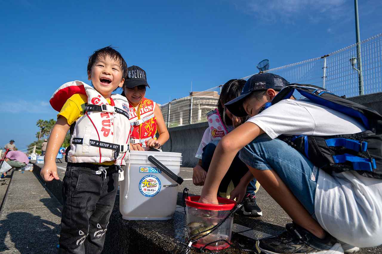 和歌山マリーナシティ海釣り公園でサビキ釣りとちょい投げ釣りを楽しもう 子どもと家族で釣りに行くなら海釣り公園がおすすめ ルアマガプラス