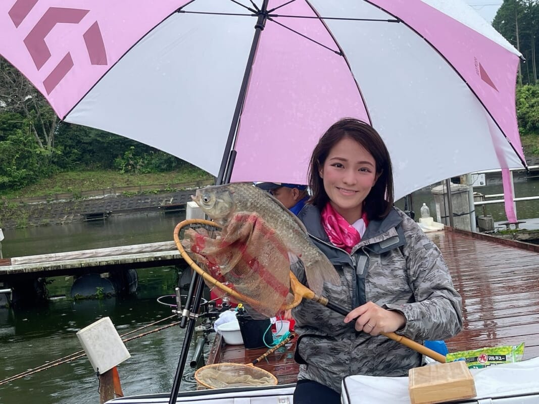 【ルアマガ女子部】海姫の「底釣りで攻略する管理釣り場のヘラブナ」釣行レポート#1