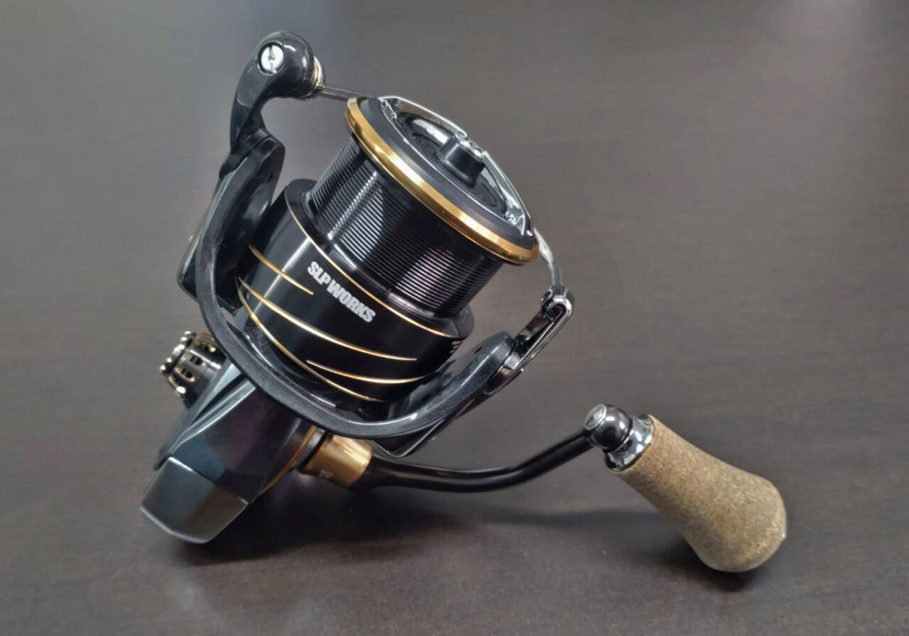 美品 DAIWA ダイワ SLPW TYPE-α スプール LT2000SS 公式ショップ - リール