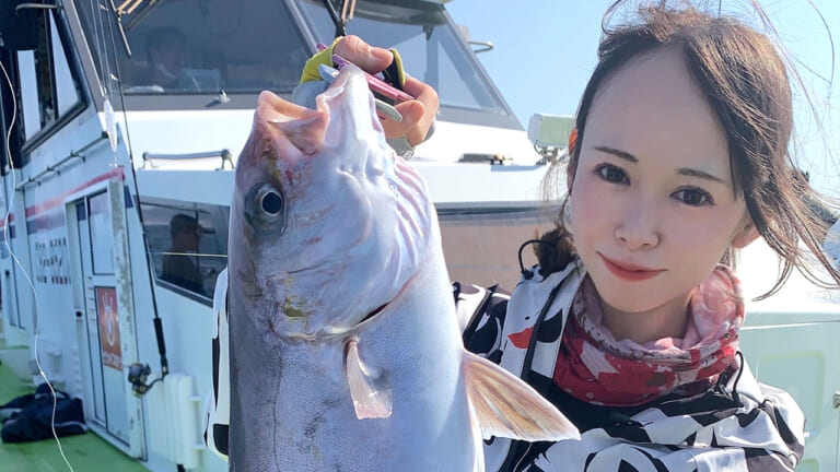 強烈に暴れまくる元気な魚に遭遇！ 小柄女子に釣れるのか!?