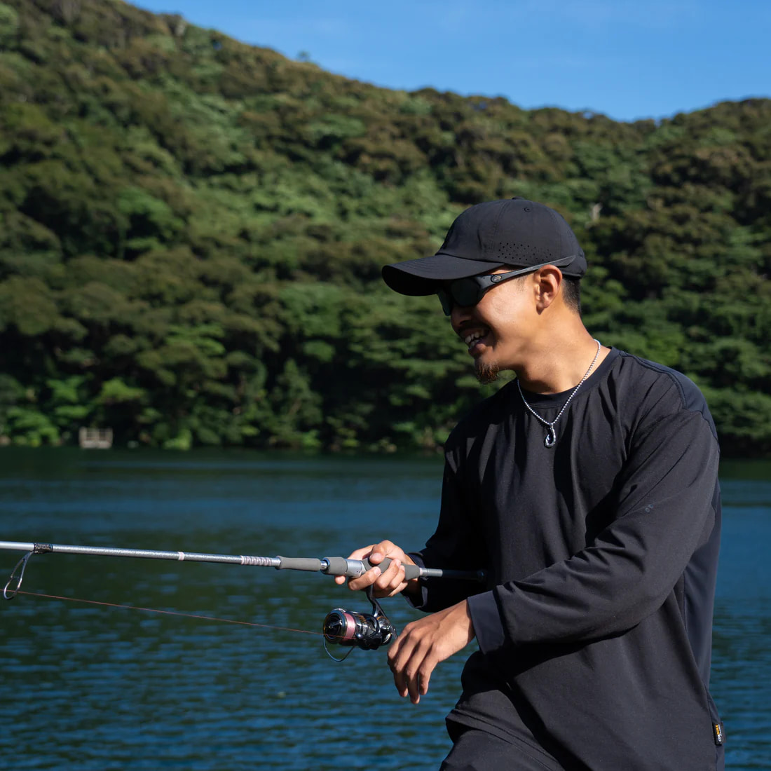 ｜風で飛ばない魔法のキャップと超速乾ドライロングTシャツ販売開始、真夏の日焼け対策に最適。
