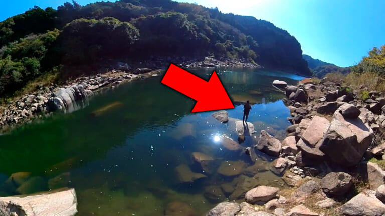 広大なダムでボートも使わず、岸からブラックバス釣りに挑む！ 果たして釣れるのか？（55ページ目）