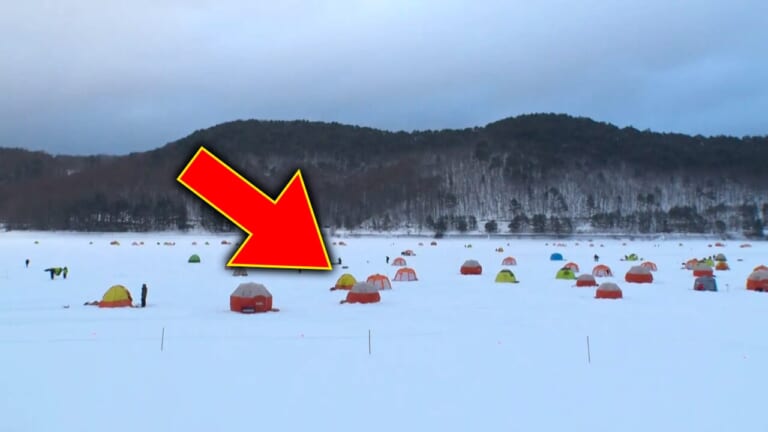 「一体なにが…？」真冬に凍りつく湖の氷上に集まる人たち。多くの人が訪れる寒いけど楽しい氷上アクティビティ。