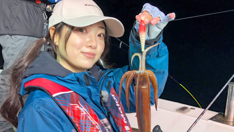 ［夏のオトナの夜遊び］二刀流！イカメタル＆オモリグでイカ連発！（31ページ目）