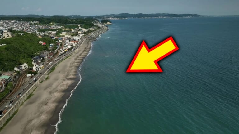 「おいおい、飛びすぎ…」釣り竿で125mぶっ放す！ その先に待つのは…？ 湘南の海で夏空にキャスト！（28ページ目）