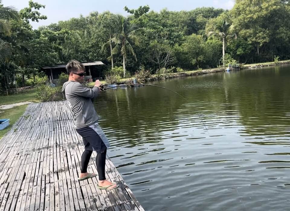 ｜「デカくない!?」「10kg超えてるよ！」釣り堀でまさかの魚がヒット！釣り人もビックリの巨大魚の正体。