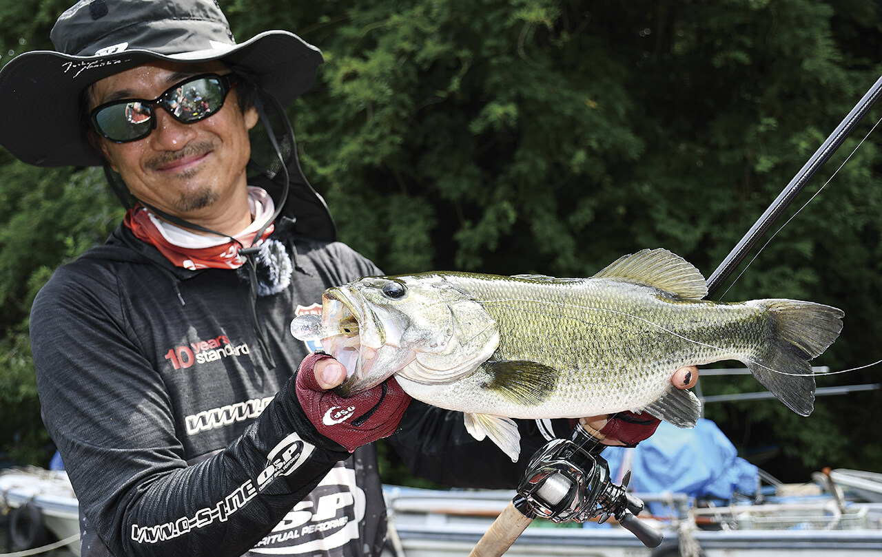 |まっすぐ泳がないクランクベイトだから釣れるビッグフィッシュも存在する⁉アイチューンの特性を利用した横に潜らせるテクニックとは