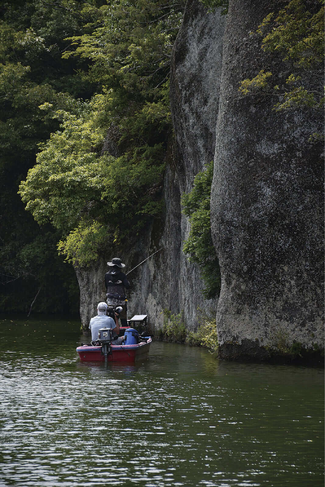 |まっすぐ泳がないクランクベイトだから釣れるビッグフィッシュも存在する⁉アイチューンの特性を利用した横に潜らせるテクニックとは