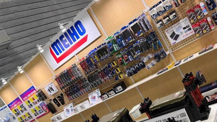 ｜タックルボックスを実際に触って比べられる!!『明邦化学工業（MEIHO）』がフィッシングショーに出展!!