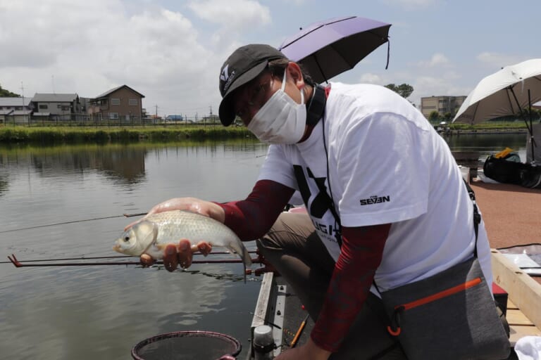 ヘラブナ釣り｜〈初心者の釣り〉“ヘラブナ”の生態／釣りシーズン／釣り方／仕掛け【一寸の駆け引きに心酔する、淡水釣りの王様】