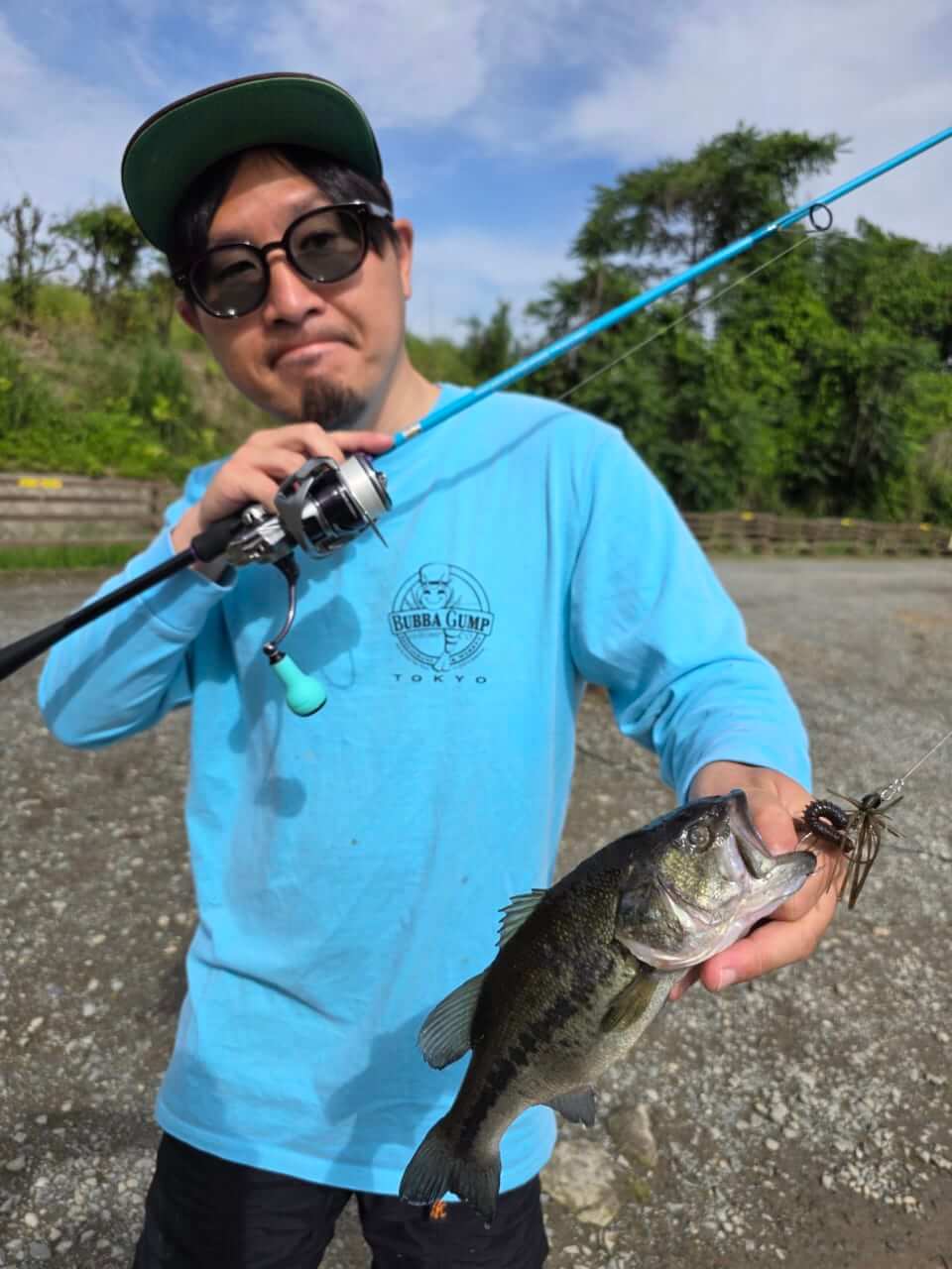 |「早掛け8番勝負!」釣れすぎでバトル白熱。何にでも使える超万能ワームがこれだ!「悪魔的に釣れる…」【ビバ・サターンR /ファット】