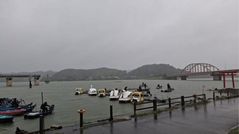 「MMZ ナミのドリフトで…」オリキンさんが高滝湖オープントーナメントにゲスト参戦！大雨の中での大会をレポート。