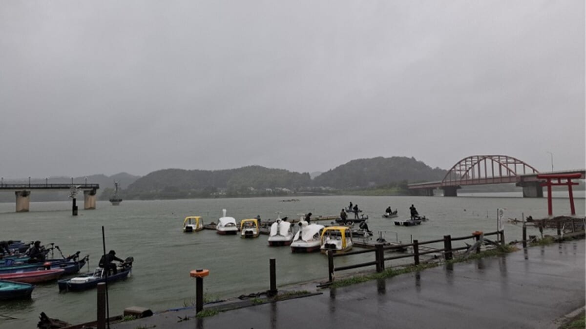 ｜「MMZ ナミのドリフトで…」オリキンさんが高滝湖オープントーナメントにゲスト参戦！大雨の中での大会をレポート。