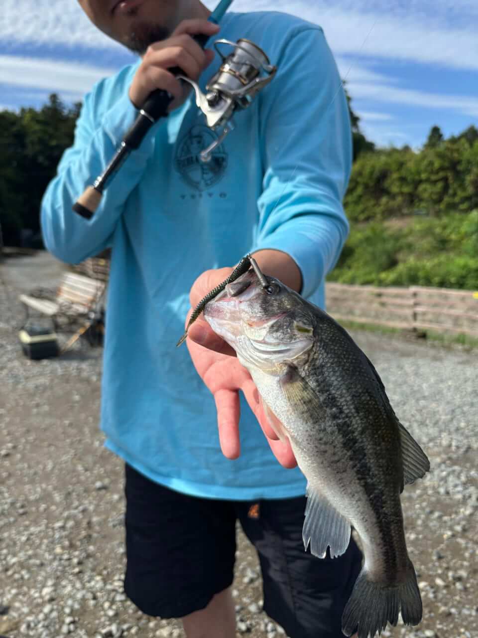 |「早掛け8番勝負!」釣れすぎでバトル白熱。何にでも使える超万能ワームがこれだ!「悪魔的に釣れる…」【ビバ・サターンR /ファット】