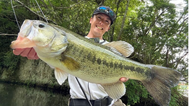 55アップもあっさりバイト！「特大魚を釣るために作った」カスミ最強プロが作ったヤバすぎるルアー、鋭意テスト中
