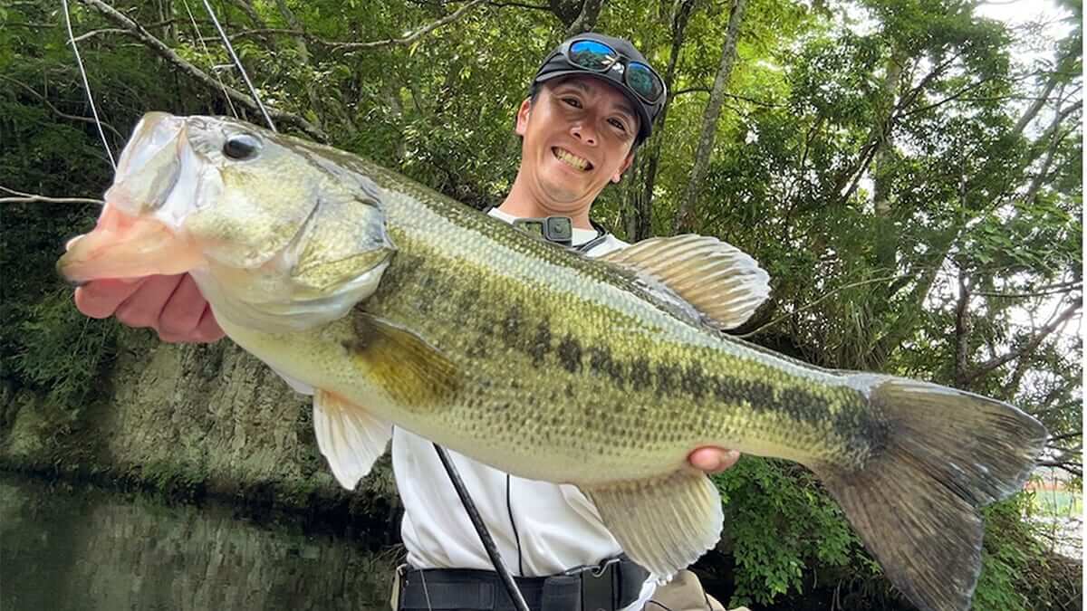 ｜55アップもあっさりバイト！「特大魚を釣るために作った」カスミ最強プロが作ったヤバすぎるルアー、鋭意テスト中