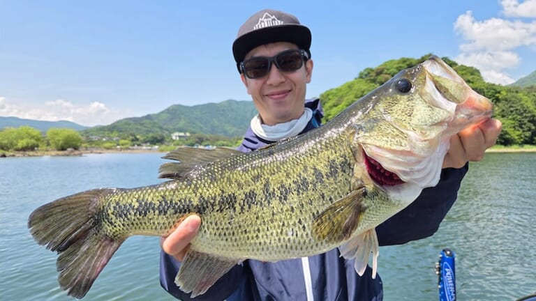 「とにかく、よく釣れます」沖に遠投して、あとはズルズル引いてくるだけ。おすすめのルアーは…