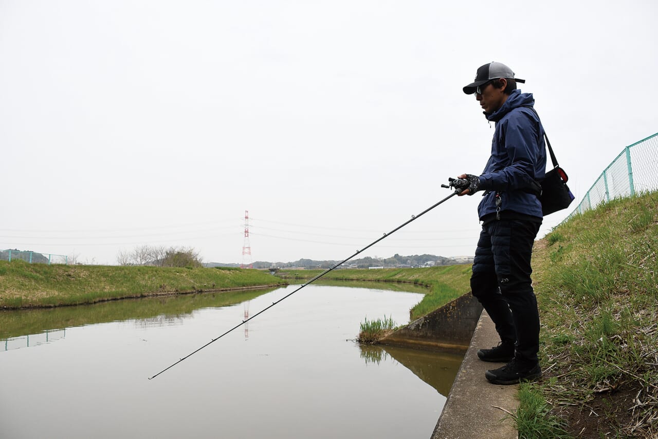 ｜【40アップ×2本のバスは釣れるのか⁉】激タフ霞ヶ浦オカッパリにトーナメンター兼ユーチューバーが挑む！