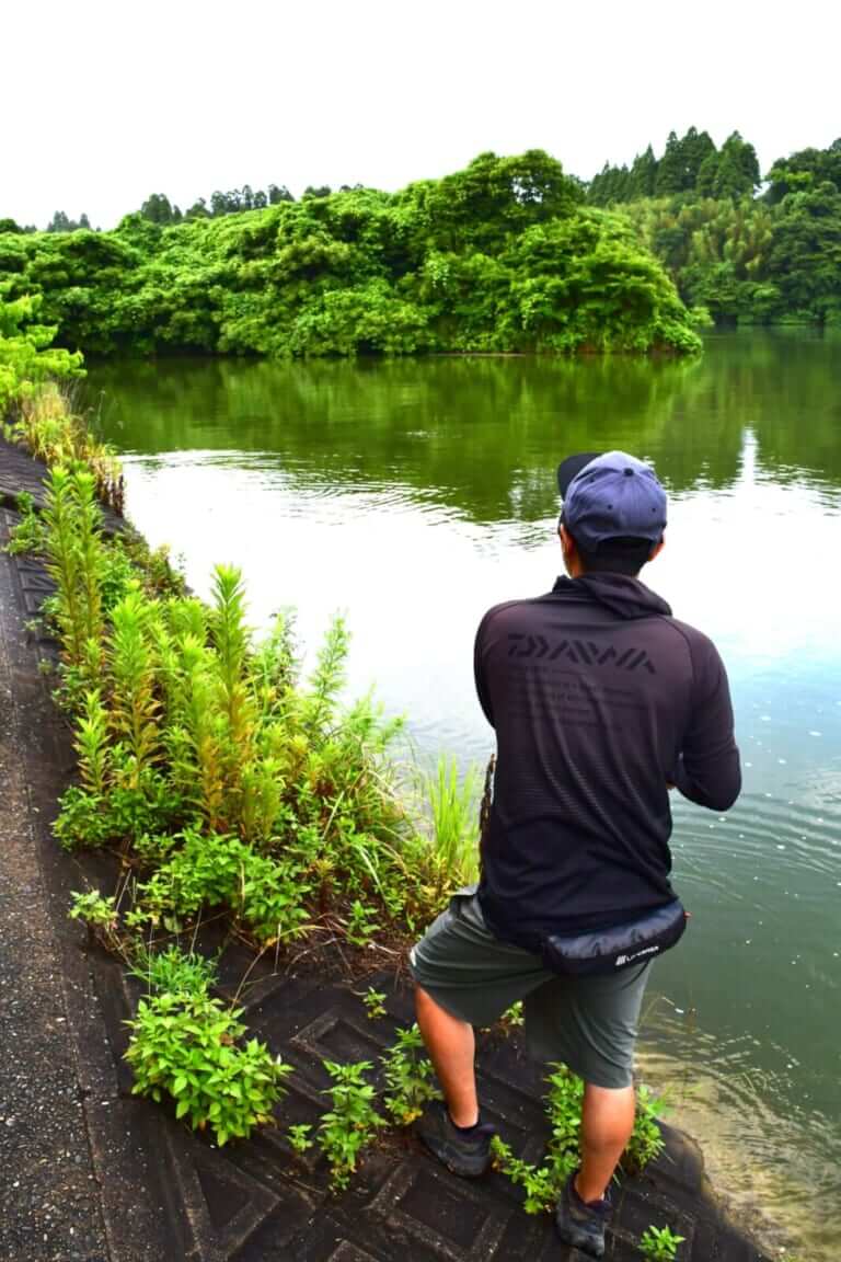 1/4オンスクラスのプラグも、弾道が浮き上がることなく正確にアプローチ可能。リール感度が高いのでルアーの挙動もしっかり伝わってくるし、電子機器が搭載されていることを忘れるほど自然な使用感だった。｜【DAIWA新作ベイトリール最速インプレ】第三の革命児、IM Zに待望の100番サイズ登場『25 IM Z  TW 100-C』