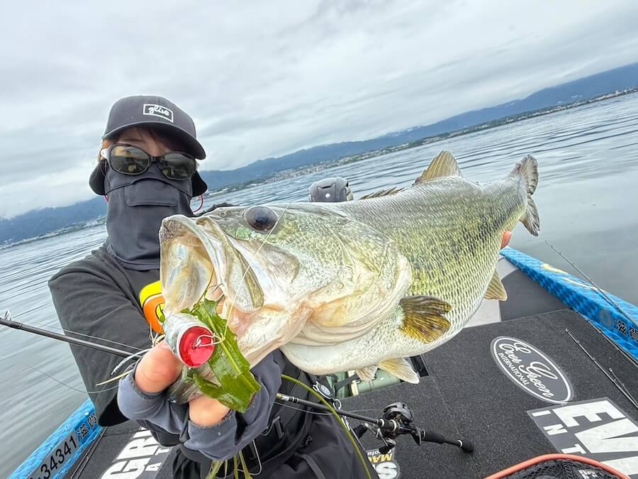 ｜琵琶湖でも釣れ釣れ！「イメージない？昔から使ってますよ？」話題の新作はやっぱりヤバかった！