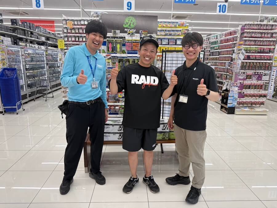 ｜【夏バテ系バスにはこれで決まり】ミミズ待ちパターン切り替えていきなり3発。好きなサイズにカットして『エサ認定』がもらえます