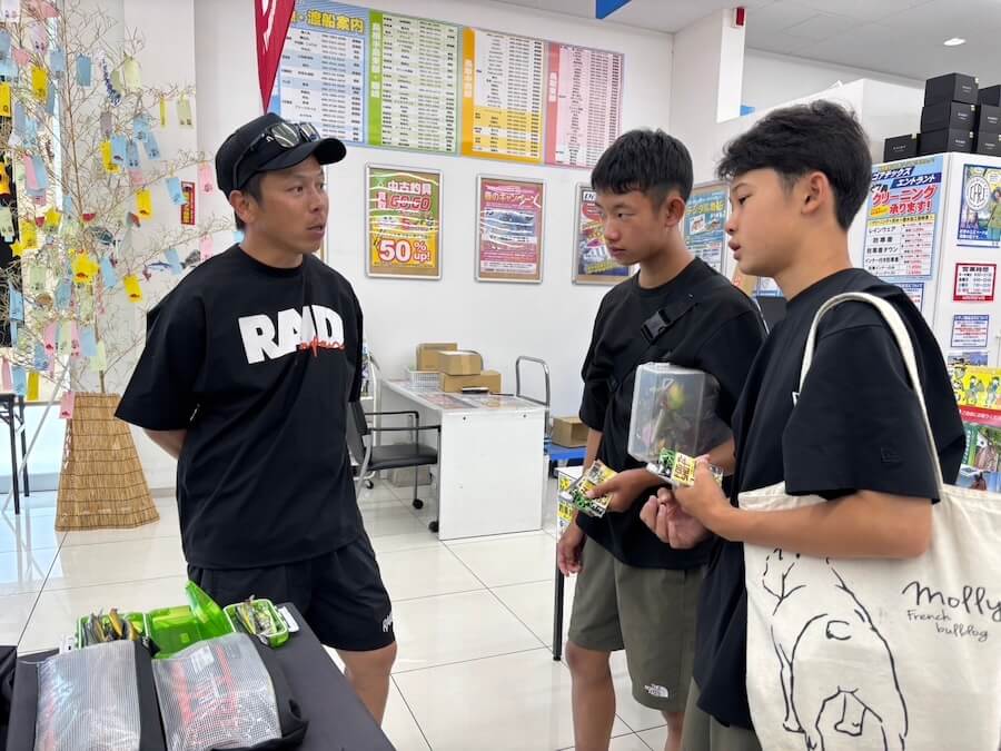 ｜【夏バテ系バスにはこれで決まり】ミミズ待ちパターン切り替えていきなり3発。好きなサイズにカットして『エサ認定』がもらえます