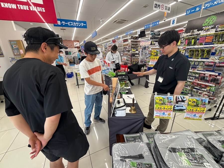 ｜【夏バテ系バスにはこれで決まり】ミミズ待ちパターン切り替えていきなり3発。好きなサイズにカットして『エサ認定』がもらえます
