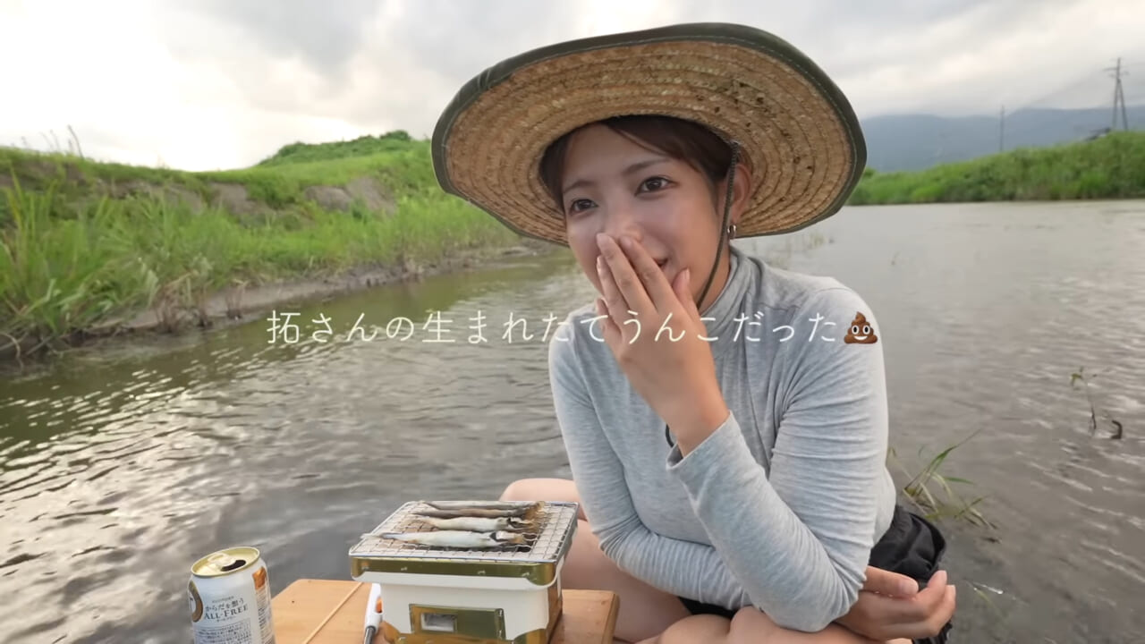 ｜「え、なにこの状況…」元・OLさん、“川の中”で魚を焼いて食べてしまう。