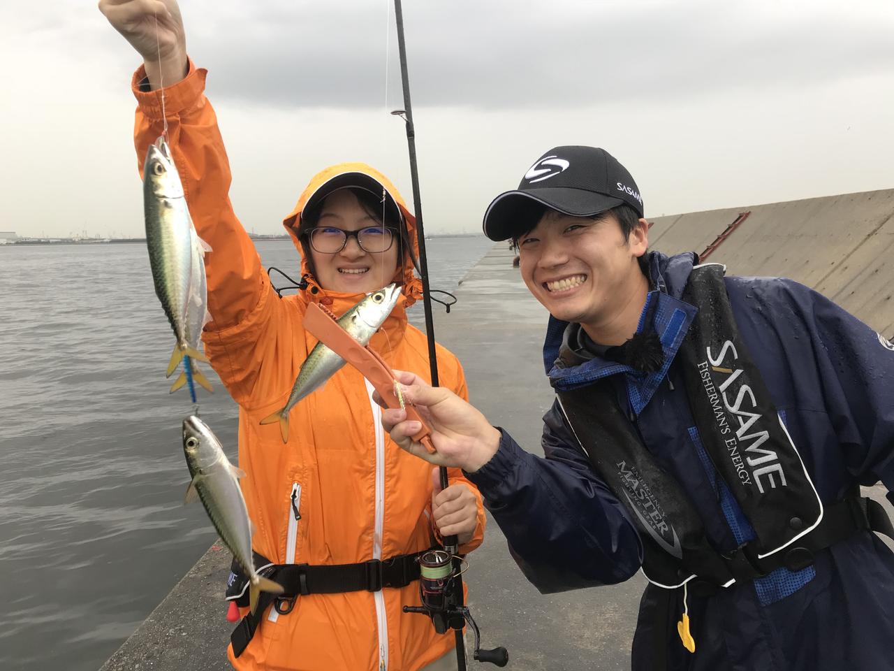 サバの釣り方｜サビキ釣りで釣れたサバ｜〈初心者の釣り〉“サバ”の生態／釣りシーズン／釣り方／仕掛け／食べ方【堤防釣りの主役! 手軽に楽しめて食卓も潤す万能フィッシュ】