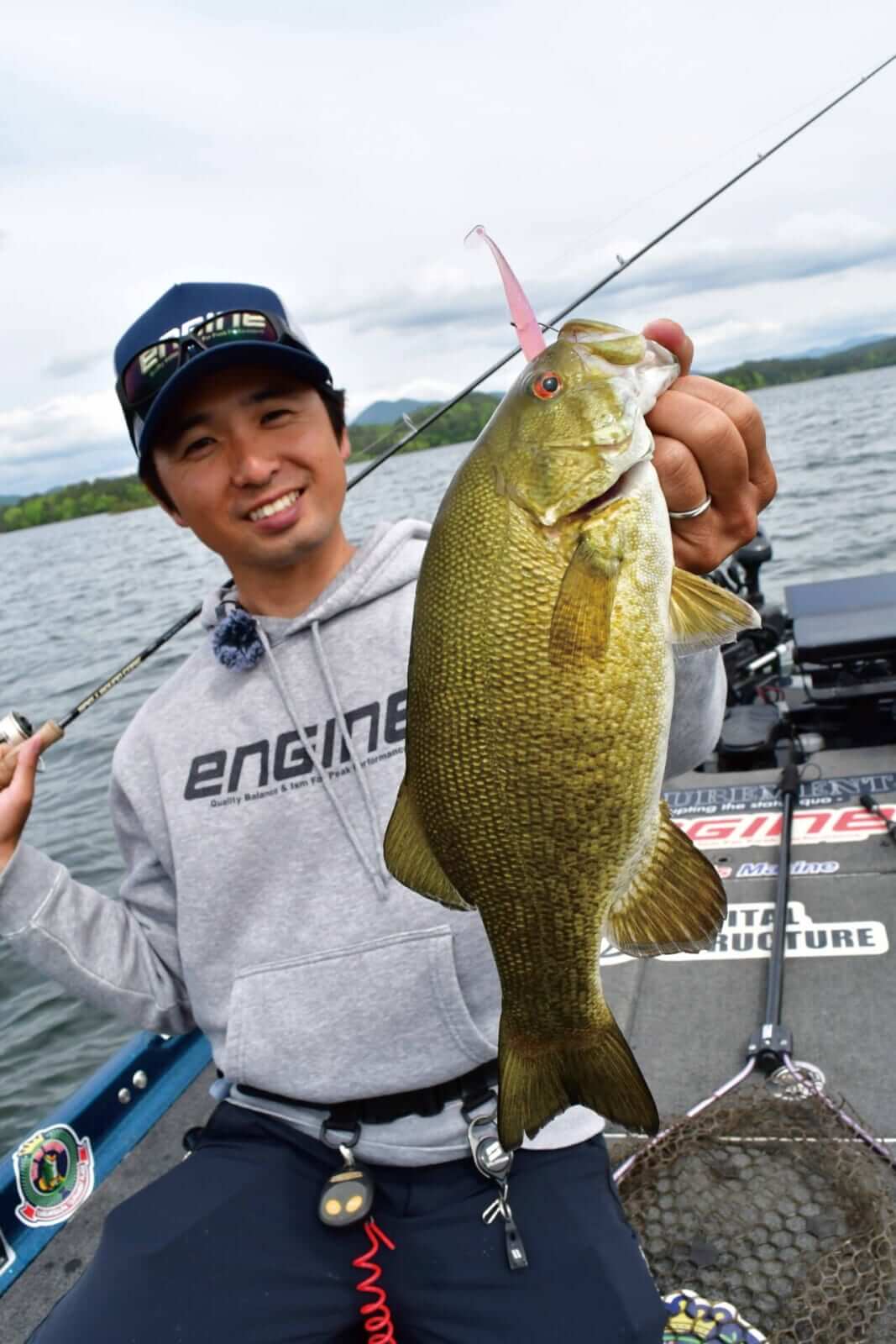 ｜スモールマウスが釣れまくり⁉一味違うシャッドテールを使いこなせ！