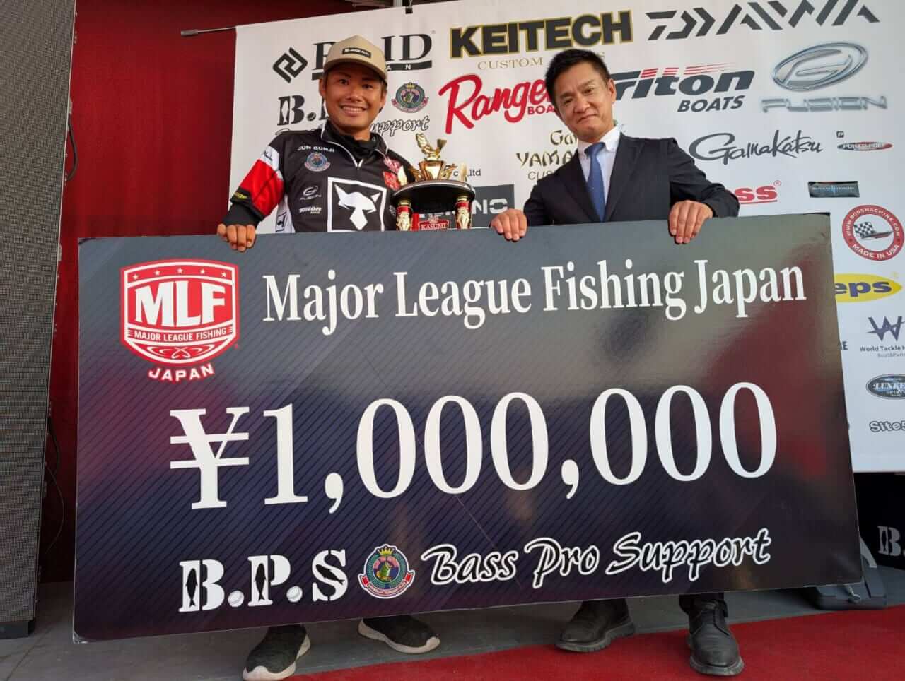 ｜【バス釣りで賞金100万円！】灼熱の霞ヶ浦の激闘！デッドヒートを制したのはBMCクラシックチャンプ！【MLF Japan 第4戦 レイドジャパンカップ】