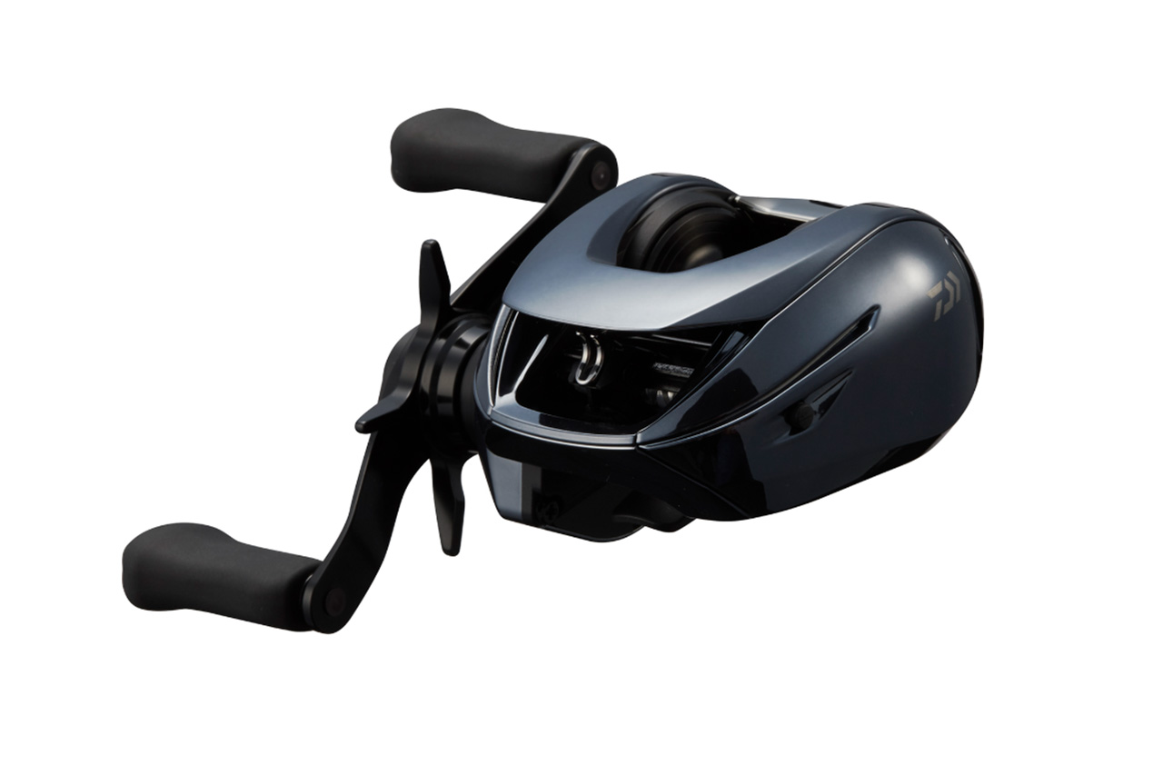 ｜DAIWAの次世代ベイトリールに待望の『新型モデル』が登場。オールマイティに活躍する性能、“ウェアラブルデバイス”との連携も可能になった新時代のリールに。