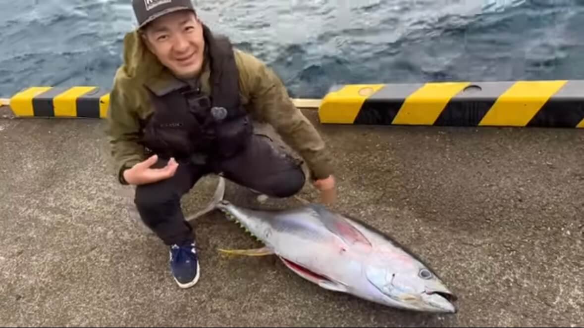 ｜「絶句するレベルの大きさ」「でた！でた！」堤防で“巨大マグロ”を狙ったら、想像を絶する事態に。「これはやばいかも…。」