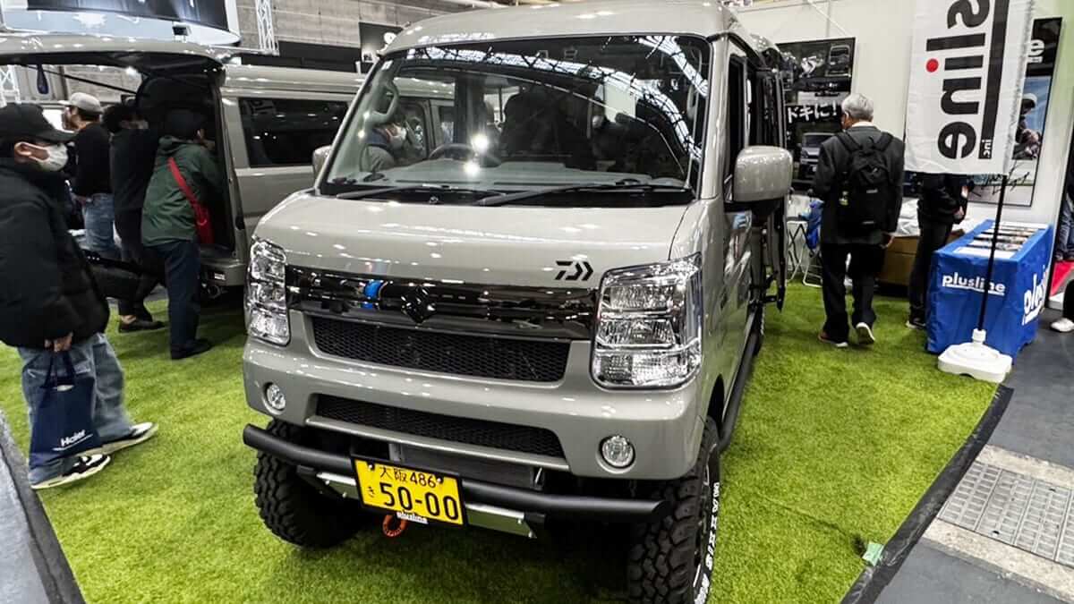 ｜「これがスズキ車なの…？」「小さなクロカン」エブリイのフルカスタム軽キャンパーが渋すぎる。