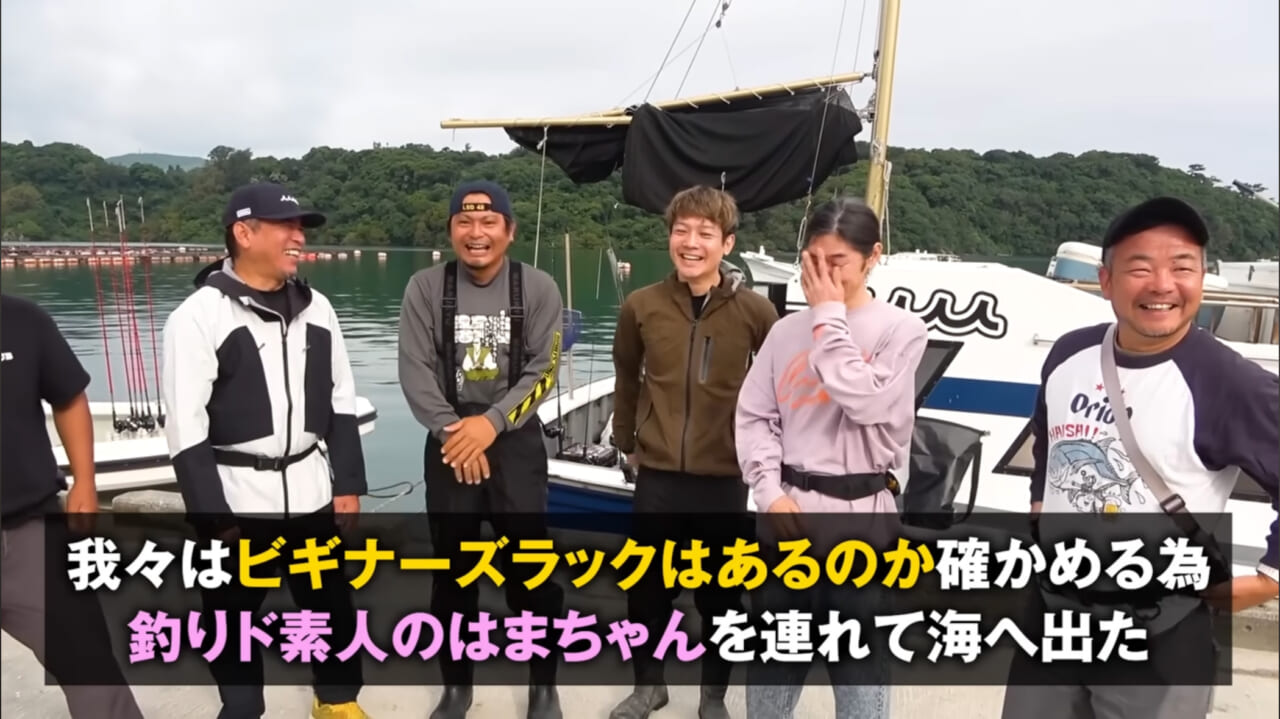 ｜【衝撃映像】「バキン！」「うわっ、折れた！」竿を破壊するほどのサメ。1時間以上にわたる捕獲劇、大人4人がかりで船上へ。