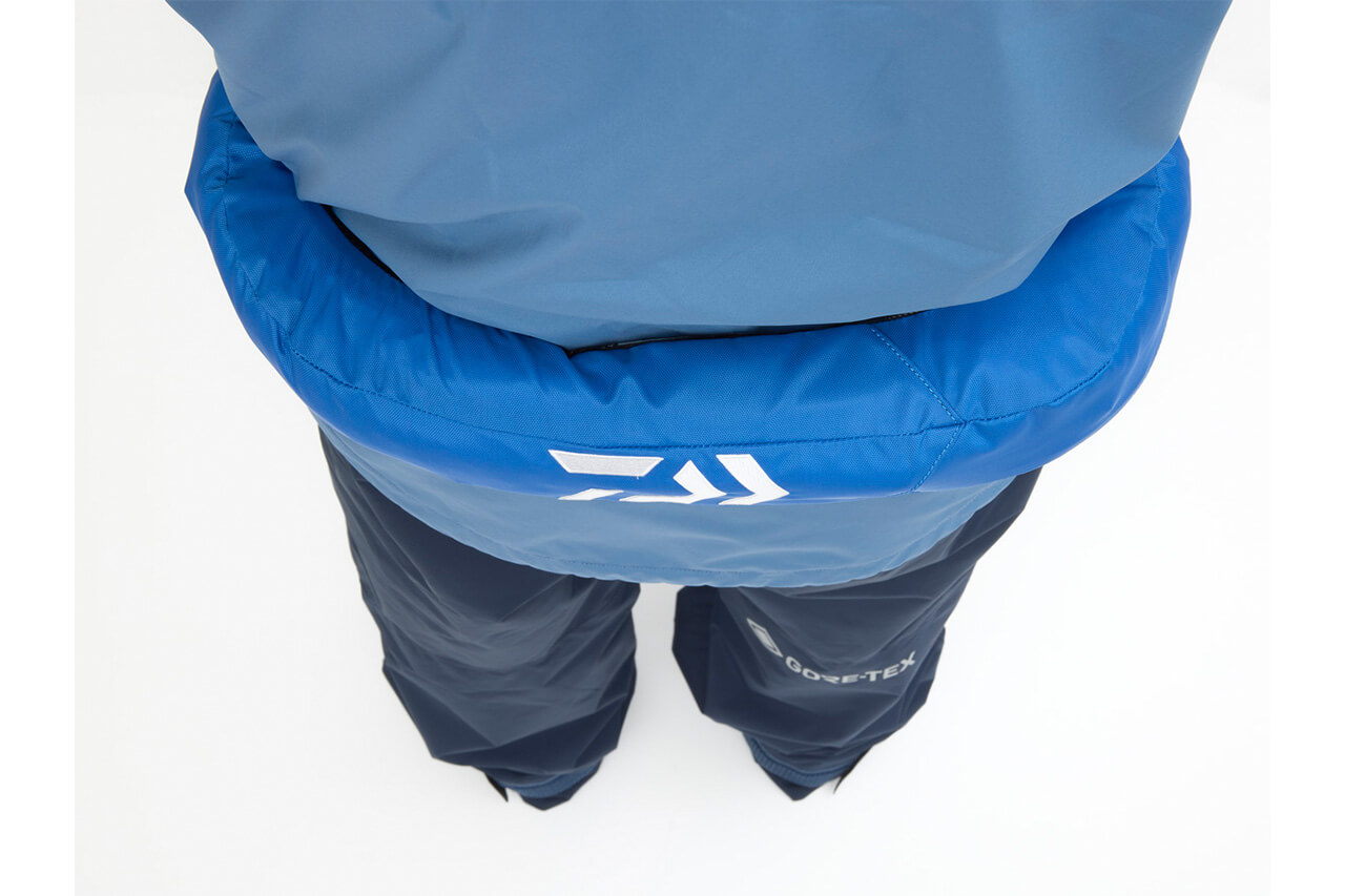 |DAIWAから登場する“自動通報機能”付きライフジャケット。落水を検知して瞬時に通知する仕組みとは?『桜マーク』付きで国土交通省の認証も。