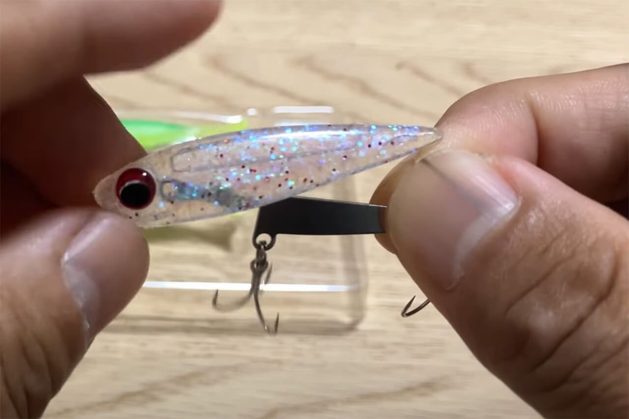 ｜ほぼ動きません→だけど、それが釣れるんです。目立たないからこそ“魚に効く”！ソフトボディとフラッシュボーンを組み合わせたルアーが新登場！