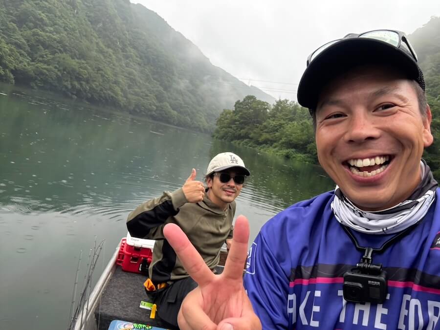 ｜10年ぶりのダムへ。55cm頭に入れ食い状態！こんな秘境がまだ残っているのか…「サイズ問わず数えきれないほど釣れますよ！」