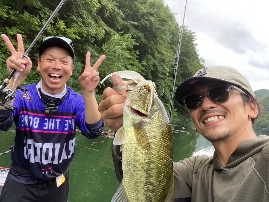 ｜10年ぶりのダムへ。55cm頭に入れ食い状態！こんな秘境がまだ残っているのか…「サイズ問わず数えきれないほど釣れますよ！」