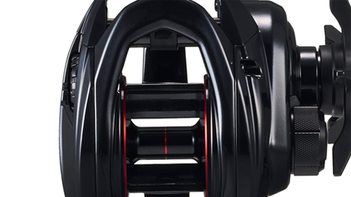 ｜DAIWAから登場する『新型リール』。“ハイパーアームドハウジング”採用で、強靭なボディ剛性を確保。長く使えるニューモデルに。