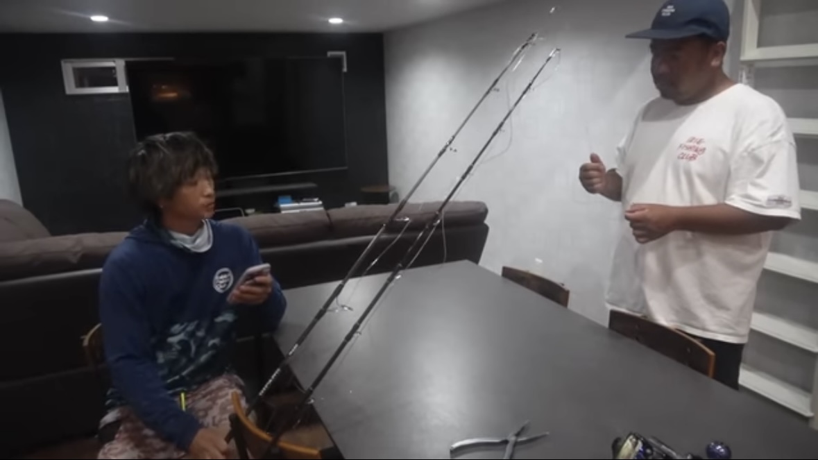 ｜「サムネ詐欺かと思った」「無事でよかったわ…」カヤックで“まさかの巨大魚”に挑む。死亡例すらある危険な釣り。