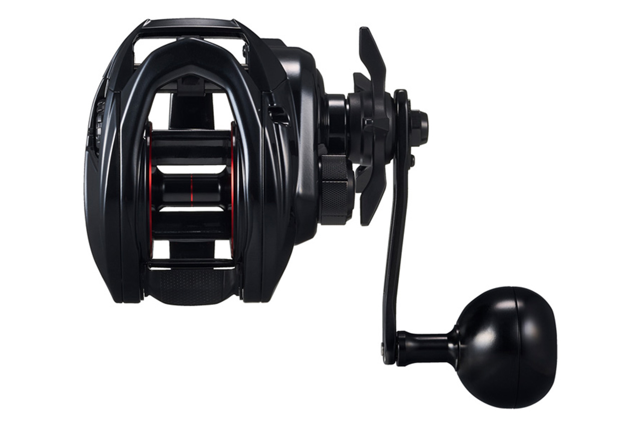 ｜DAIWAから登場する『新型リール』。“ハイパーアームドハウジング”採用で、強靭なボディ剛性を確保。長く使えるニューモデルに。